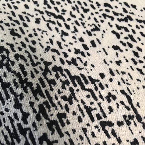 Juicy Couture Cream / Black Cold Shoulder Top Sz M - Picture 8 of 8